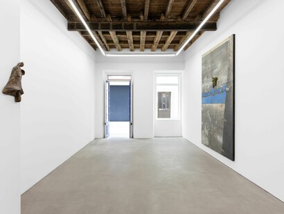 Enzo Cucchi. Gli esperti, exhibition view. Courtesy of Galeria Madragoa