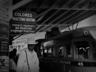 Segregación racial en la estación de autobus de Durham, Caralina del Norte (EE. UU.), 1940