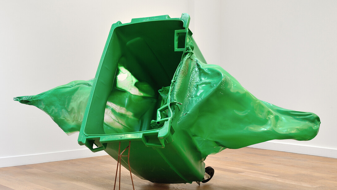 Anita Molinero, Sans titre de la mort , 2015, Poubelle fondue, 303 x 150 x 160 cm, Pièce unique, Certificat d'authenticité, Photo © Rebecca Fanuele
