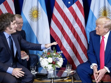 Javier Milei, presidente de Argentina, y Donald Trump, presidente de los Estados Unidos. Encuentro durante la Conferencia de Acción Política Conservadora, 2025
