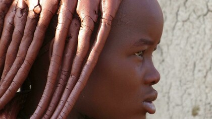 Joven africana víctima de mutilación genital