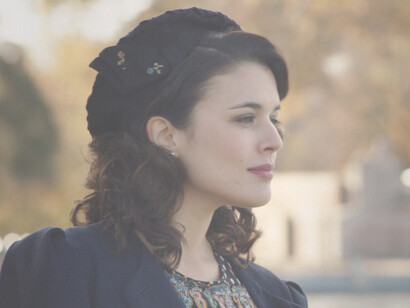 Fotograma de la serie de televisión «El tiempo entre costuras»