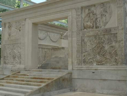 L’Ara pacis Augustae, Roma, Italia