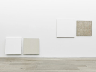 View of the exhibition Claude Rutault, Galerie Perrotin, New York, November 20, 2014 – January 3, 2015. From left to right : “painted/non-painted”, 1977-2010 and repainted/de-painted”,1973-1995,
Photo: Yachin Parham, Courtesy Galerie Perrotin