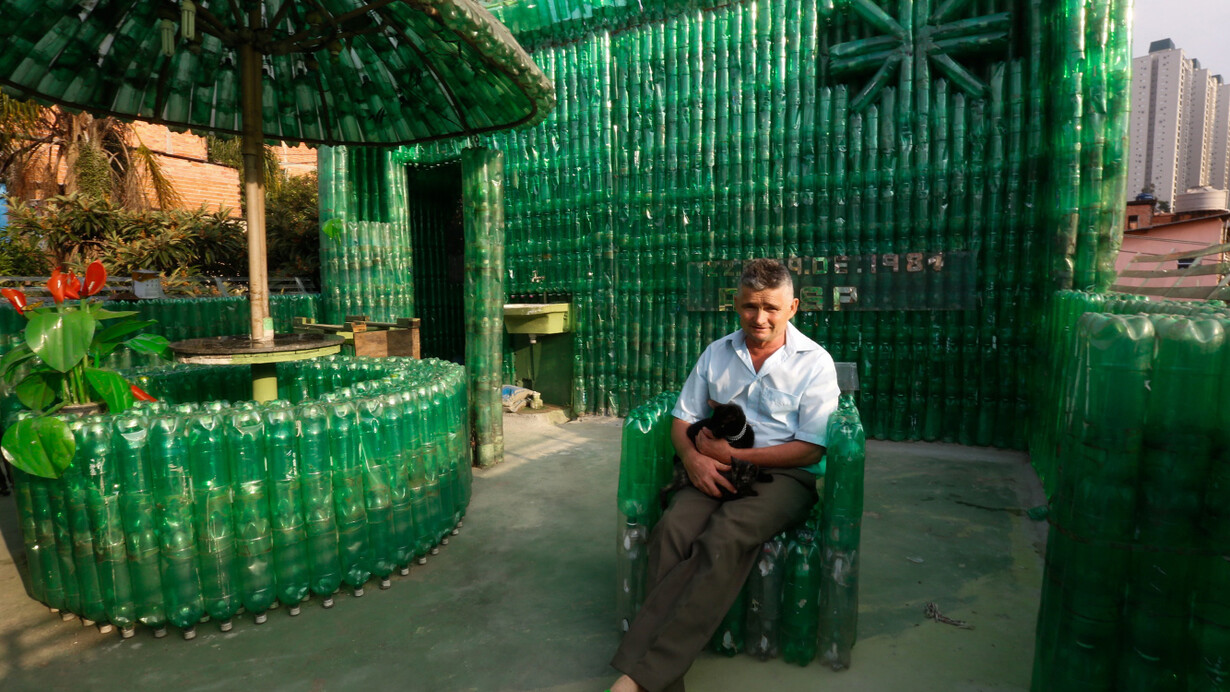 Antenor Clodoaldo Alves Feitosa en su casa de São Paulo, Brasil