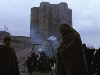 Una scena del film "Il nome della rosa" di Jean-Jacques Annaud