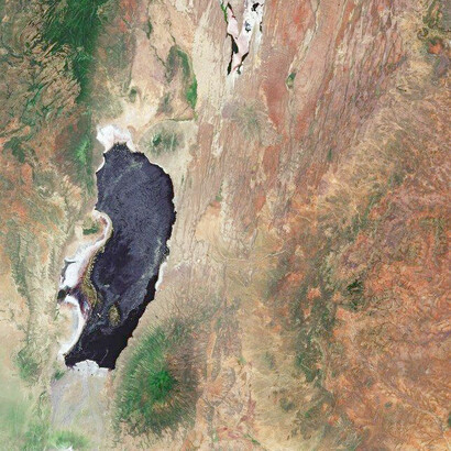 Il Copernicus Sentinel-2 riprende il Lago Natron nel nord della Tanzania e il più piccolo Lago Magadi, appena oltre il confine in Kenya