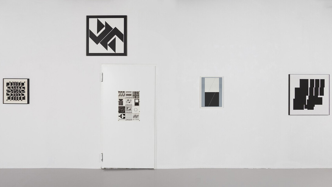 Verschiedene künstler, Einblicke. Einblicke. Positionen der konkreten und konstruktiven kunst ll, ausstellungsansicht. Mit freundlicher genehmigung von Edition & Galerie Hoffmann