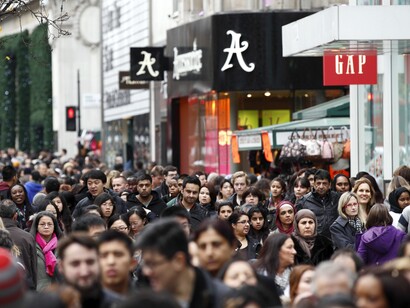 Mezcla de razas y culturas en las calles de Londres