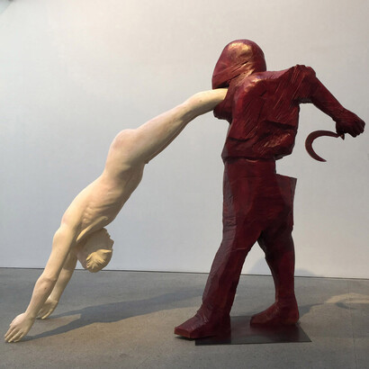 Group Show, Cronos vomitando a su hijo (Francisco Leiro), 2014, Maderas de castaño y pino rojo policromado, 211x254x78