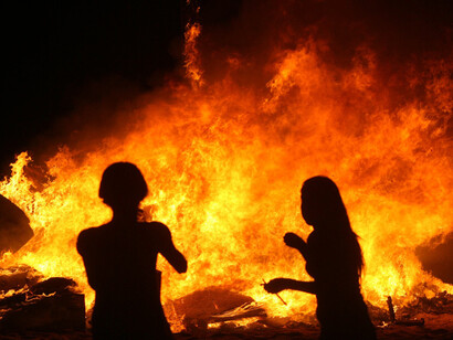Hogueras de San Juan en las playas españolas