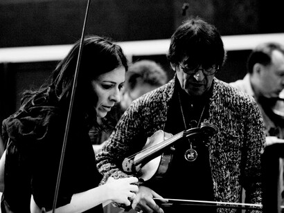 Compositrice e violinista concentrati. Silvia Colasanti e Yuri Bashmet