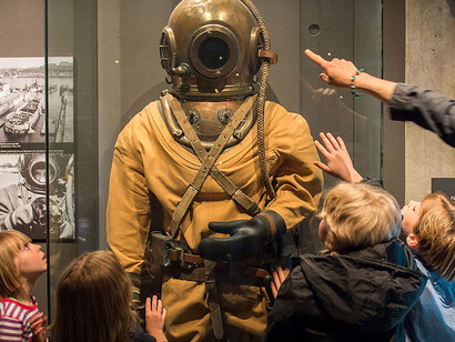 The Salvaging. Courtesy of The Vasa Museum 