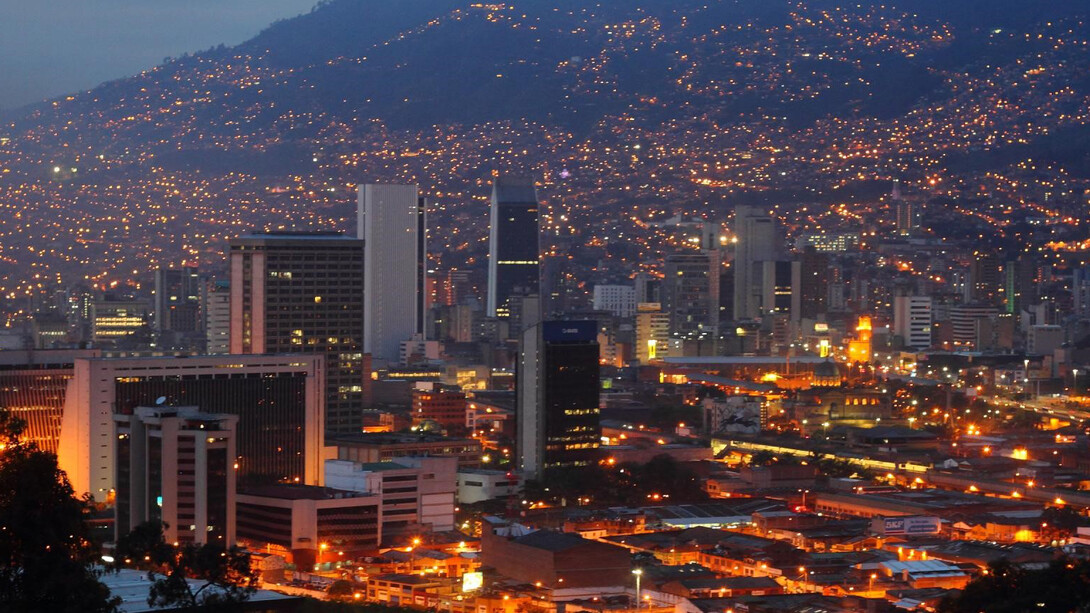 Medellín, Colombia. Vista nocturna de la ciudad