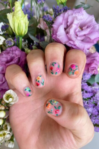 Fedez durante il lockdown ci mostrava i suoi progressi in fatto di nail art