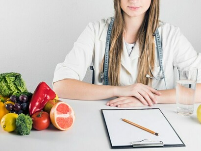 Exploring personalized nutrition with a female scientist and a focus on healthy food choices