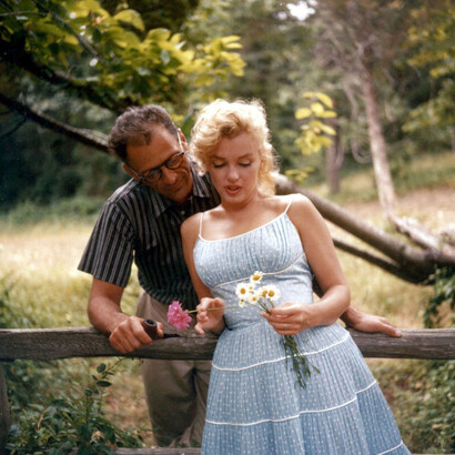 Arthur Miller y Marilyn Monroe en el campo