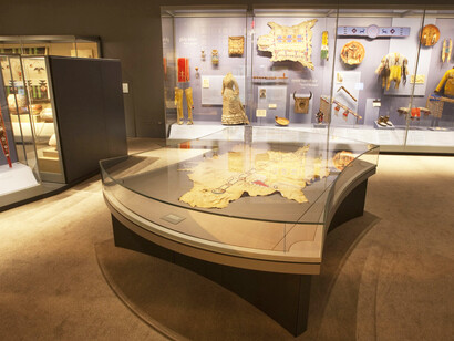 Il National Museum of American Indian di New York ha voluto riconoscere esplicitamente nella sua Missione il ruolo delle popolazioni indigene nella cura e gestione delle collezioni