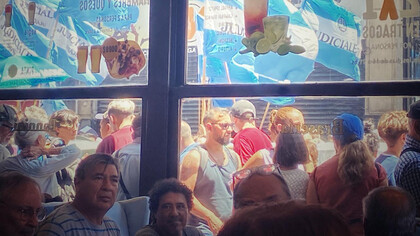 Camino a demostrar en contra del gobierno de Millei, Buenos Aires, Argentina, Claudio Jorge Bagalio, 2024