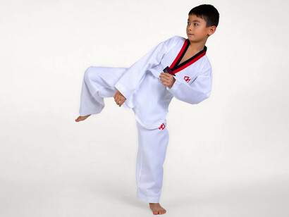 Niño practicando taekwondo: durante la infancia no se tiene todavía una base física y psicológica para hacer frente a una demanda deportiva de alto rendimiento