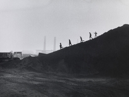 Don McCullin
Young schoolboys playing the slag heaps of the steel works, Consett
1982
Gelatin Silver Print
Image: 27 x 40 cm
Sheet: 40.5 x 50.4 cm
© Don McCullin
Courtesy of the artist and Hauser & Wirth
