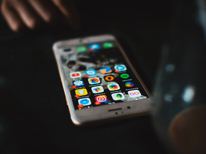 L interfaz de un teléfono móvil con distintas aplicaciones