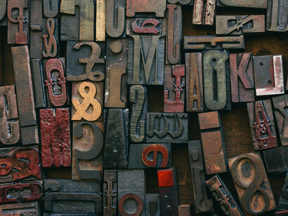 Caratteri tipografici. Approfondisci l'arte e la scienza dei font, dalla loro creazione nella stampa tradizionale alla digitalizzazione moderna