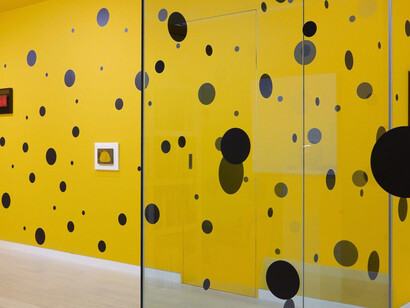 Yayoi Kusama. Courtesy of Omer Tiroche Gallery 