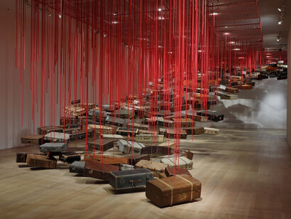 Shiota Chiharu, Accumulation - Searching for the Destination
2014/2019, Suitcase, motor and red rope, Dimensions variable, Courtesy: Galerie Templon, Paris/Brussels, Installation view: Shiota Chiharu: The Soul Trembles, Mori Art Museum, Tokyo, 2019 © Kioku Keizo, Photo courtesy: Mori Art Museum, Tokyo
