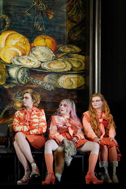 Der zerbrochne Krug. Courtesy of the Deutsches Theater