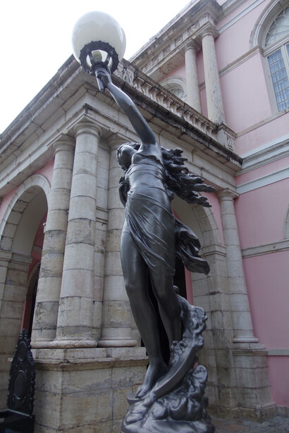 Teatro de Santa Isabel, Recife. Estátua de Vênus na entrada do teatro © Andréa Franklin