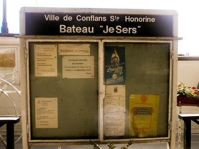 Conflans-Sainte-Honorine dans les Yvelines, France. Ce n’est qu’à une quarantaine de kilomètres de Paris en voiture, nous y parvenons par différents quartiers
