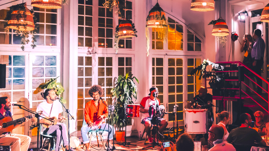 Grupo de Samba no bar Samambaia, em Lisboa, Portugal