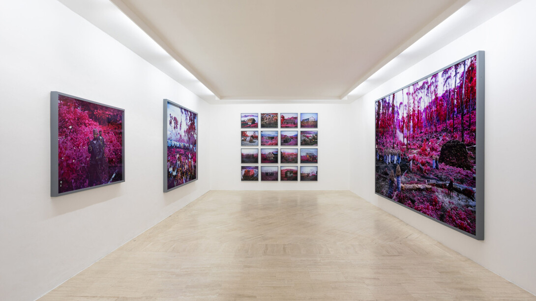 In a light breeze, exhibition view. Courtesy of Fondazione Memmo