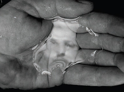 Oscar Muñoz, Línea del destino [Line of Destiny], 2006, Single-channel video 4:3, black and white, no sound, 1 min 54 s, Courtesy of the artist