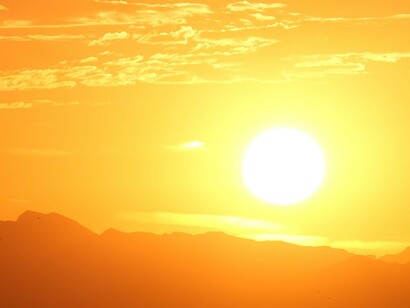 Sole caldo e lucente  