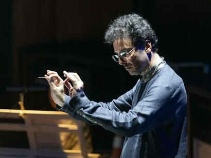 Siempre que hay una revolución... la relectura de la música antigua fue una verdadera revolución, se va a un extremo. De las voces grandes, dramáticas, operísticas que había en las versiones previas a la revisión barroca, se pasó a voces muy chicas, transparentes, camarísticas