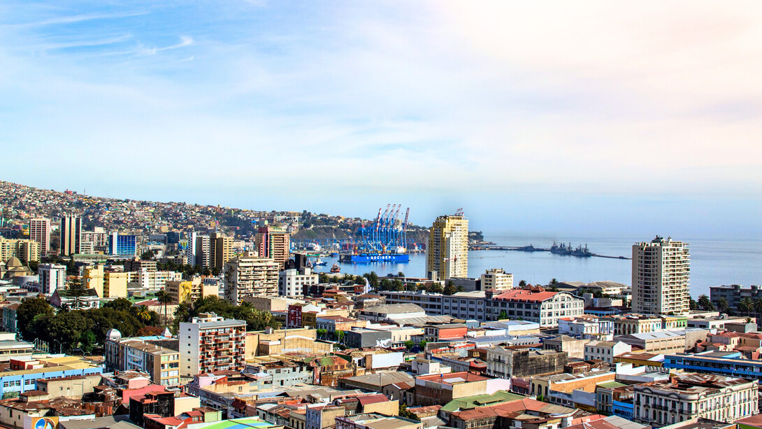 A panoramic view of Valparaíso and its busy harbour, representing Chile’s strategic position in regional and global trade