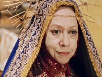 Fernanda Montenegro em O auto da compadecida. João Grilo, grita por Maria, para que se compadeça e lhe dê misericórdia. Diante das acusações pecados causados por ele em vida, o Diabo que tenta a todo custo o levar para seu próprio purgatório. A Fernanda Montenegro em sua bela performance me tirou todas as lágrimas possíveis, ver Jesus, toda a vida do João ali narrada por eles, não me aguentei




