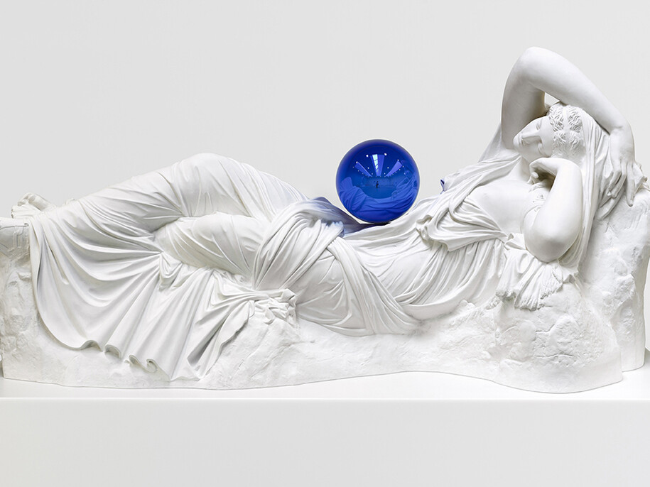 Gazing Ball (Ariadne), 2013 [Boule réfléchissante (Ariane)], Plâtre et verre, Édition de 3 + épreuve d’artiste, Photo : Tom Powel Imaging, Monsoon Art Collection © Jeff Koons