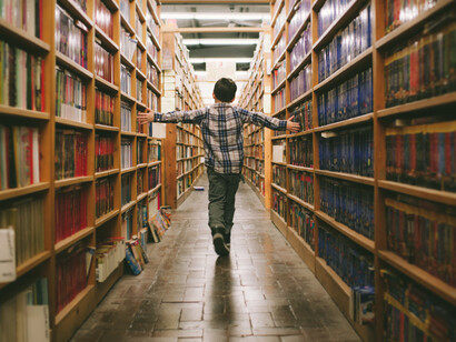 So many books, so little time © Amanda Tipton