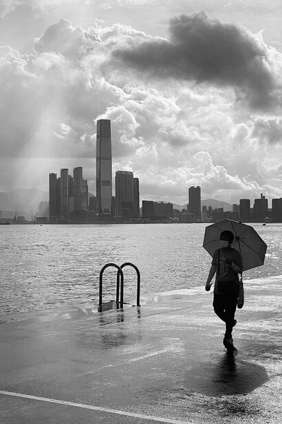Sunday Stroll, 2020
Hong
Kong, Photography - Archival
Pigment Print on
Hahnemuhle Photo Rag
Bright White Matt paper, 107x71cm
Limited edition:
1/10. 
