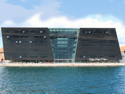 El Diamante negro, Copenhague, edificio de la Bibliuoteca Real de Dinamarca.
Los estudios nos hacen evitar tecnologías que están afectadas por los sesgos de las bases de datos y de los programadores que las crean