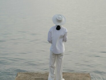 Mas o que a maturidade tem me ensinado é que preciso lidar com tudo isso, porque pior do que o que os outros vão pensar é o que eu penso sobre mim mesma. E preciso entender que a minha opinião é a única que importa. Se eu tomo minhas decisões baseadas no que eu estou sentindo, então está tudo bem