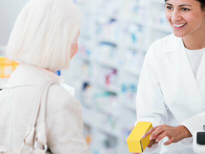 Las personas mayores de 65 años representan uno de los grupos de edad que más medicinas adquieren