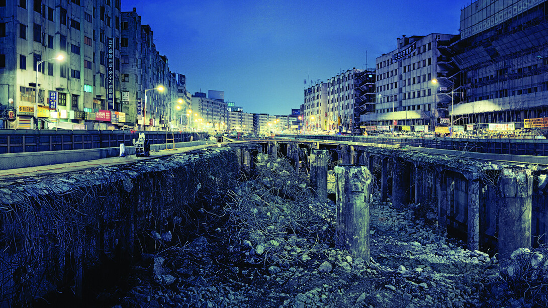 Ahn Sekwon, Cheonggye Stream’s View of Seoul Lights, 2004 / © Ahn Sekwon
