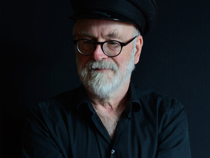 Terry Pratchett en una sesión fotográfica