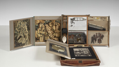 "La Boîte-en-valise"
Reproducciones de obras de arte de Marcel Duchamp y diseñados por el propio artista