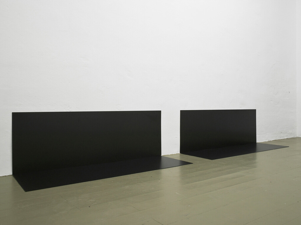 Tobias Hoffknecht, Rehearsal room, 2013, pvc, 50 x 430 x 50 cm