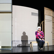 Anne-Marie die Schönheit (Anne-Marie the beauty). Courtesy of Residenztheater